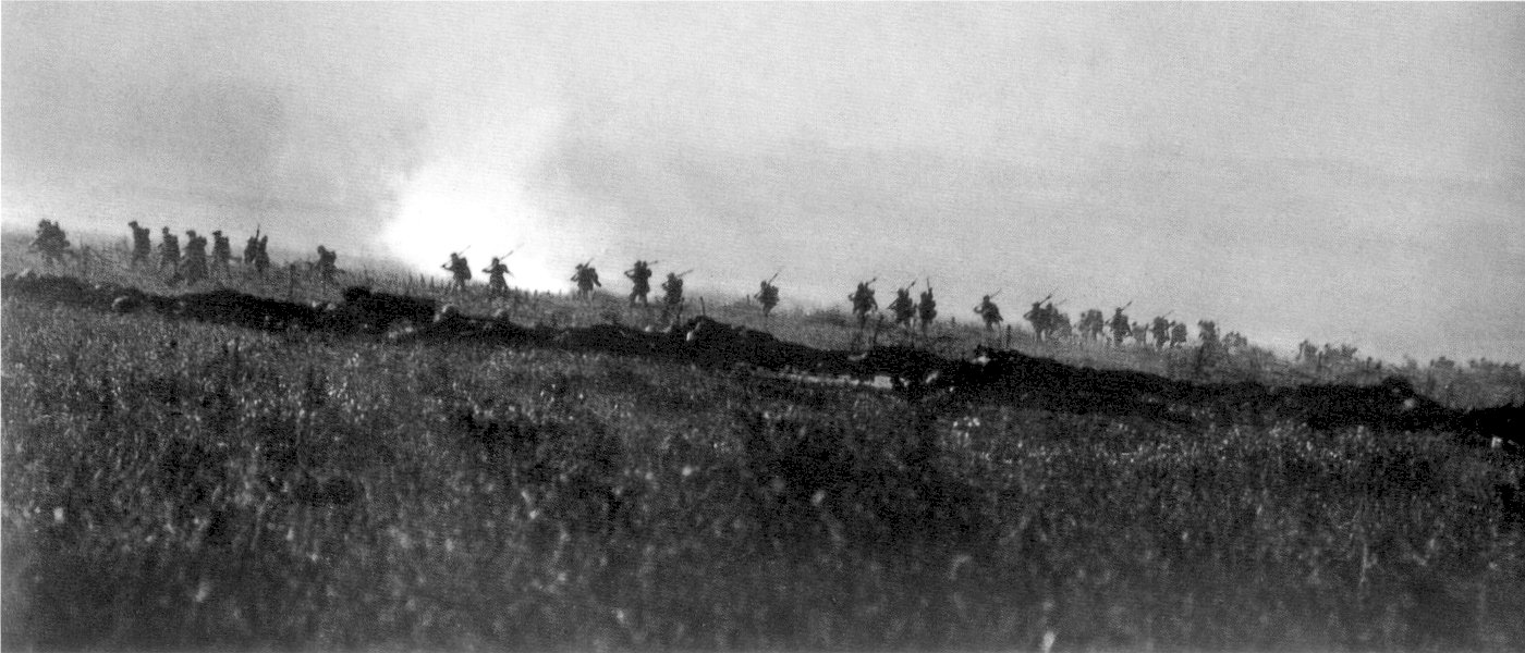 WWI_Tyneside_Irish_Brigade_advancing_1_July_1916 Wikimedia