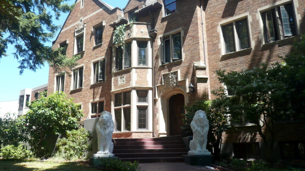 frat house photo by Cory Doctorow
