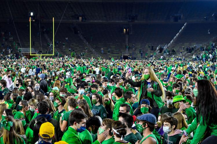 coronavirus Notre Dame crowd