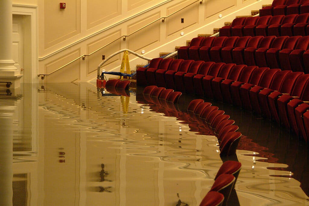 Smithsonian auditorium under water_NYT